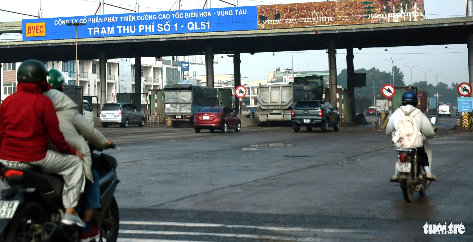 Chủ đầu tư nói không thể tháo dỡ 3 trạm thu phí quốc lộ 51 vì ‘dính nợ’: Cưỡng chế được không? - Ảnh 1.