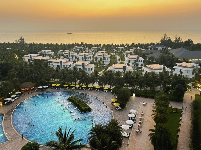 Chủ khách sạn Phú Quốc mở mắt mất 20 triệu đồng mỗi ngày vì sự cố điện 1 Một resort với hơn 1.000 phòng ở bắc đảo. Ảnh: Agoda