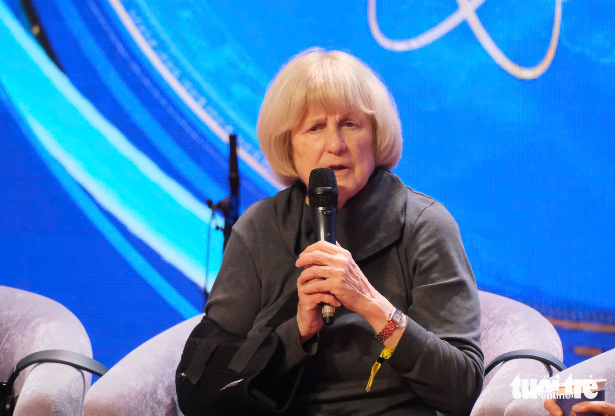 Chủ nhân Giải thưởng VinFuture 2025: Người trẻ hãy kiên cường với những ý tưởng 'vô lý' - Ảnh 1.