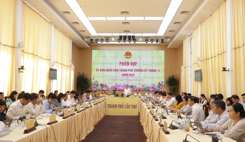 Phiên họp thường kỳ tháng 11 của UBND TP Cần Thơ. Ảnh: NHẪN NAM tp-can-tho-2.jpg