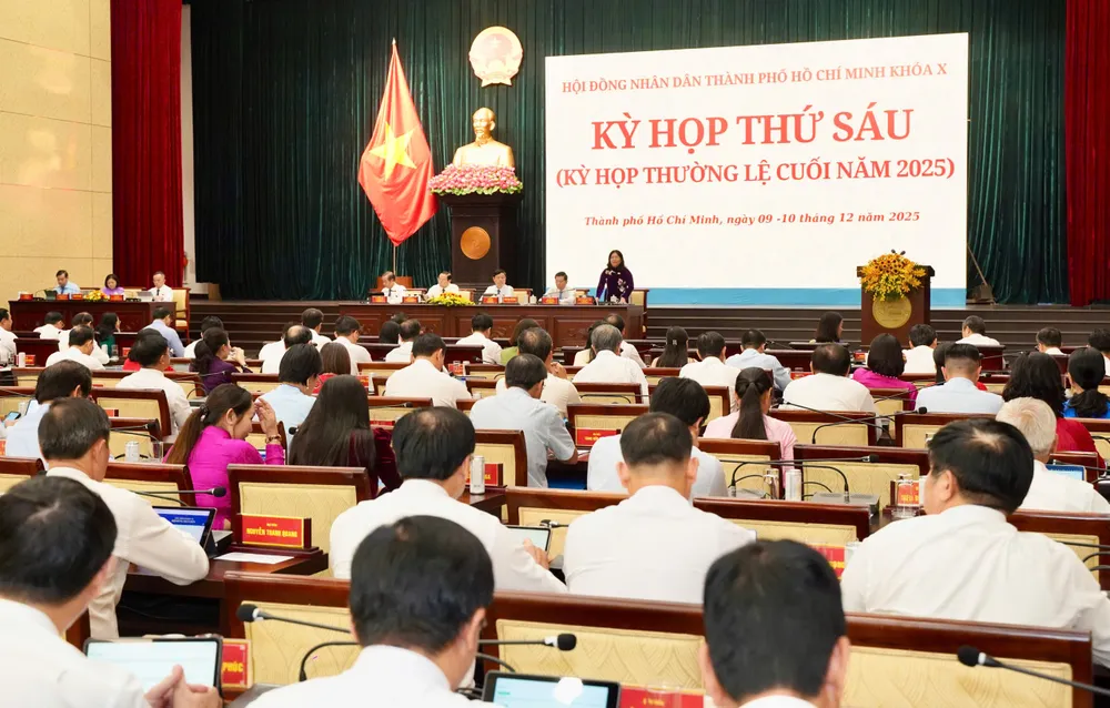 Toàn cảnh kỳ họp HĐND TP.HCM chiều 10-12. Ảnh: THUẬN VĂN nghi-quyet-hdnd-tp.hcm-4.jpg