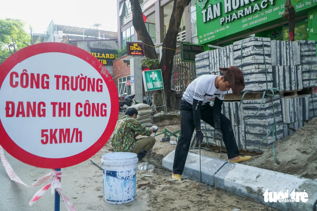 Chủ tịch Hà Nội Vũ Đại Thắng: Không cấp phép đào vỉa hè trong lúc không khí ô nhiễm nghiêm trọng 1 Hà Nội - Ảnh 1.