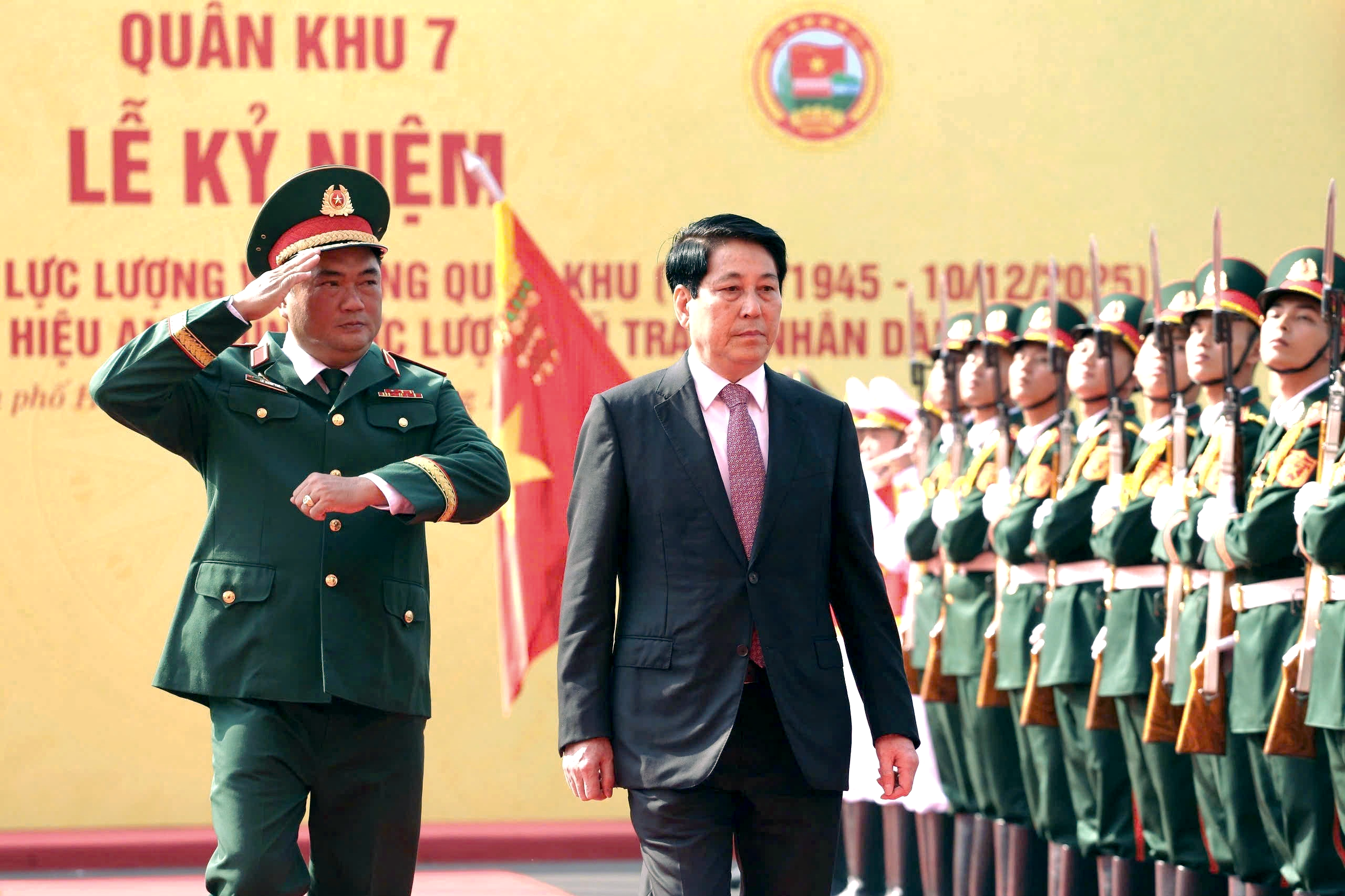 Chủ tịch nước Lương Cường dự kỷ niệm 80 năm thành lập Quân khu 7 - Ảnh 1.