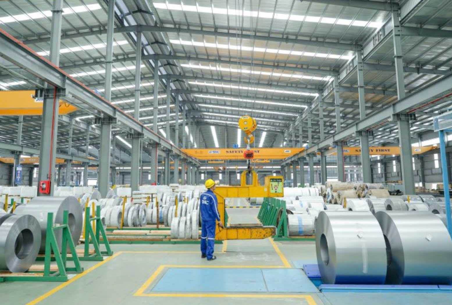 Chủ tịch và CEO loạt doanh nghiệp thi nhau gom cổ phiếu 1 Chủ tịch và CEO loạt doanh nghiệp thi nhau gom cổ phiếu - Ảnh 1.