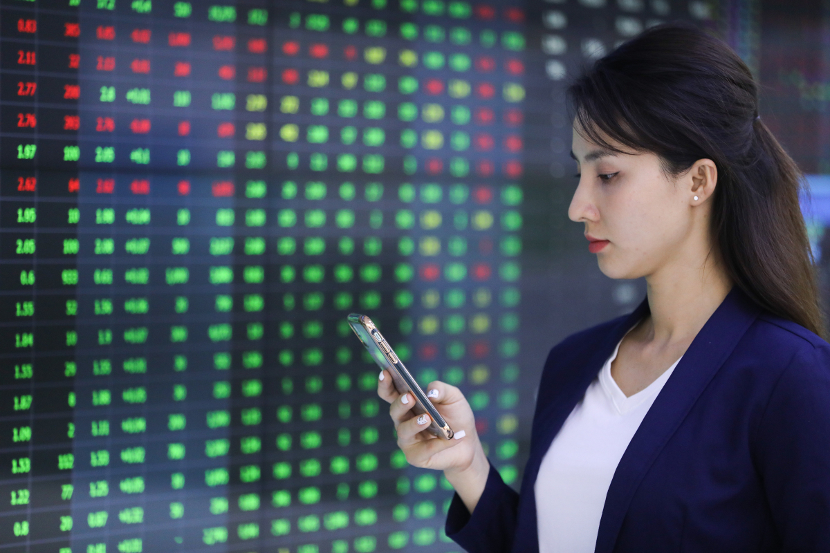 Chung khoan ap sat dinh lich su