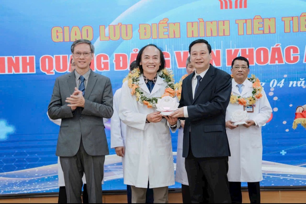 Chuyện chưa kể về buổi hội ngộ tinh hoa bác sĩ nội trú đời đầu gây bão mạng - 1