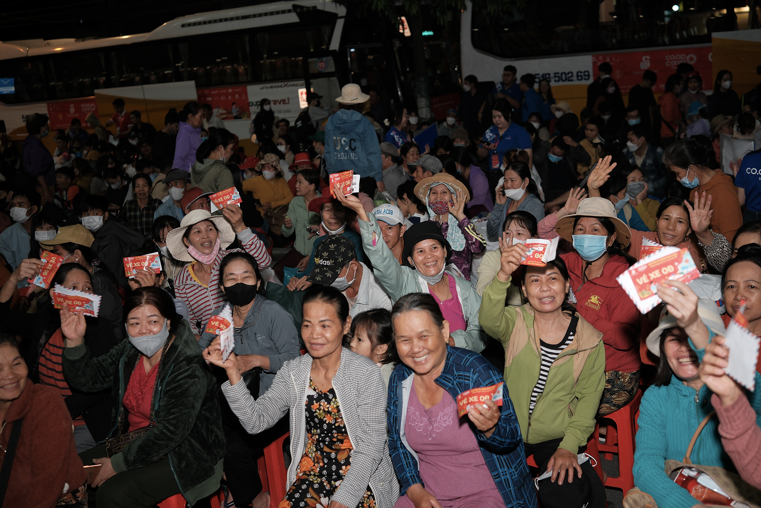 'Chuyến xe hạnh phúc' 0 đồng bước vào mùa thứ tư 1 chuyến xe hạnh phúc - Ảnh 1.