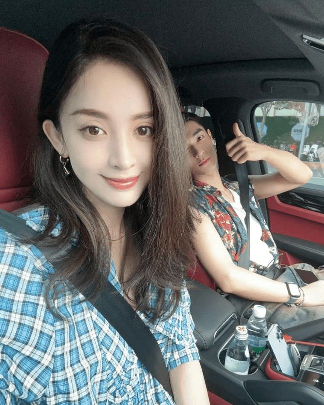 Cổ Lực Na Trát và Tần Diệc Minh: Tình bạn lâu năm hay mối tình mới chớm nở? - Ảnh 2. Cổ Lực Na Trát và Tần Diệc Minh: Tình bạn lâu năm hay mối tình mới chớm nở? - Ảnh 2.