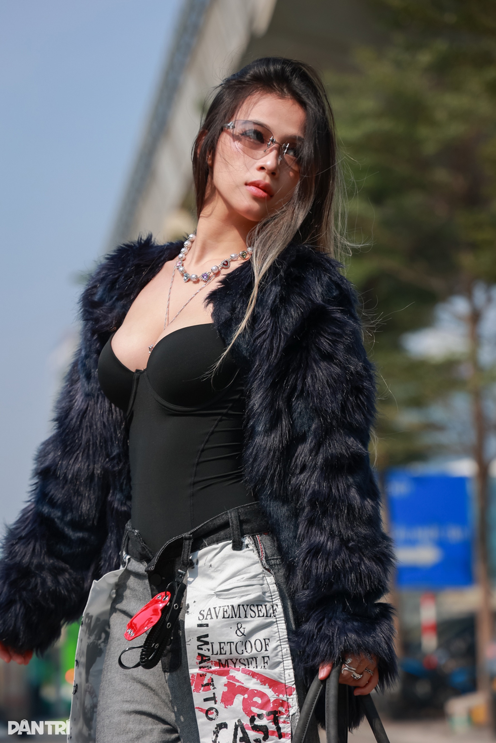 Cô gái Hà Nội diện áo lông hút mắt từ cái nhìn đầu tiên - 1