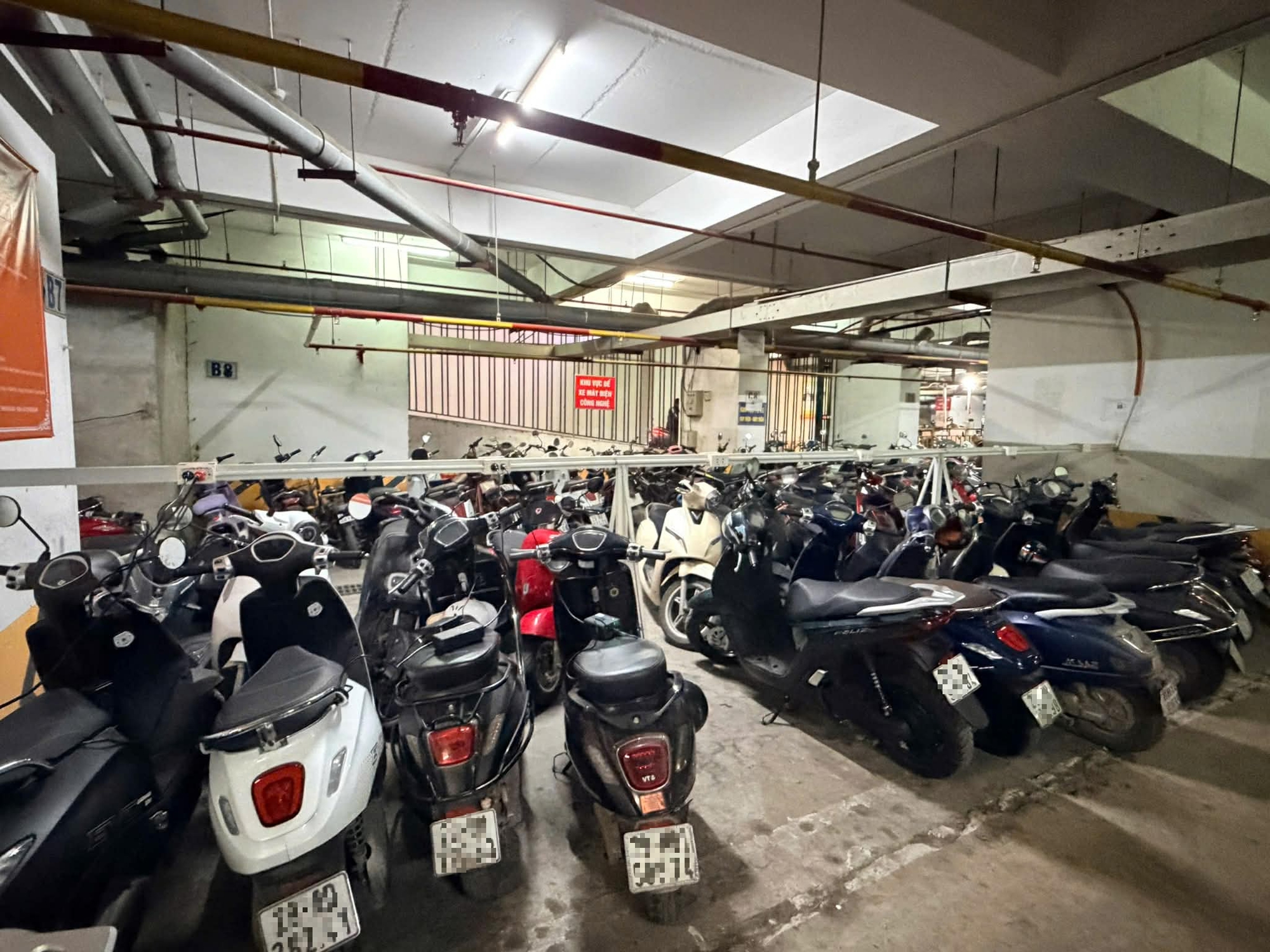 Có hay không trạm sạc xe điện trong chung cư phụ thuộc chủ đầu tư và ban quản lý? 1 xe điện - Ảnh 1.