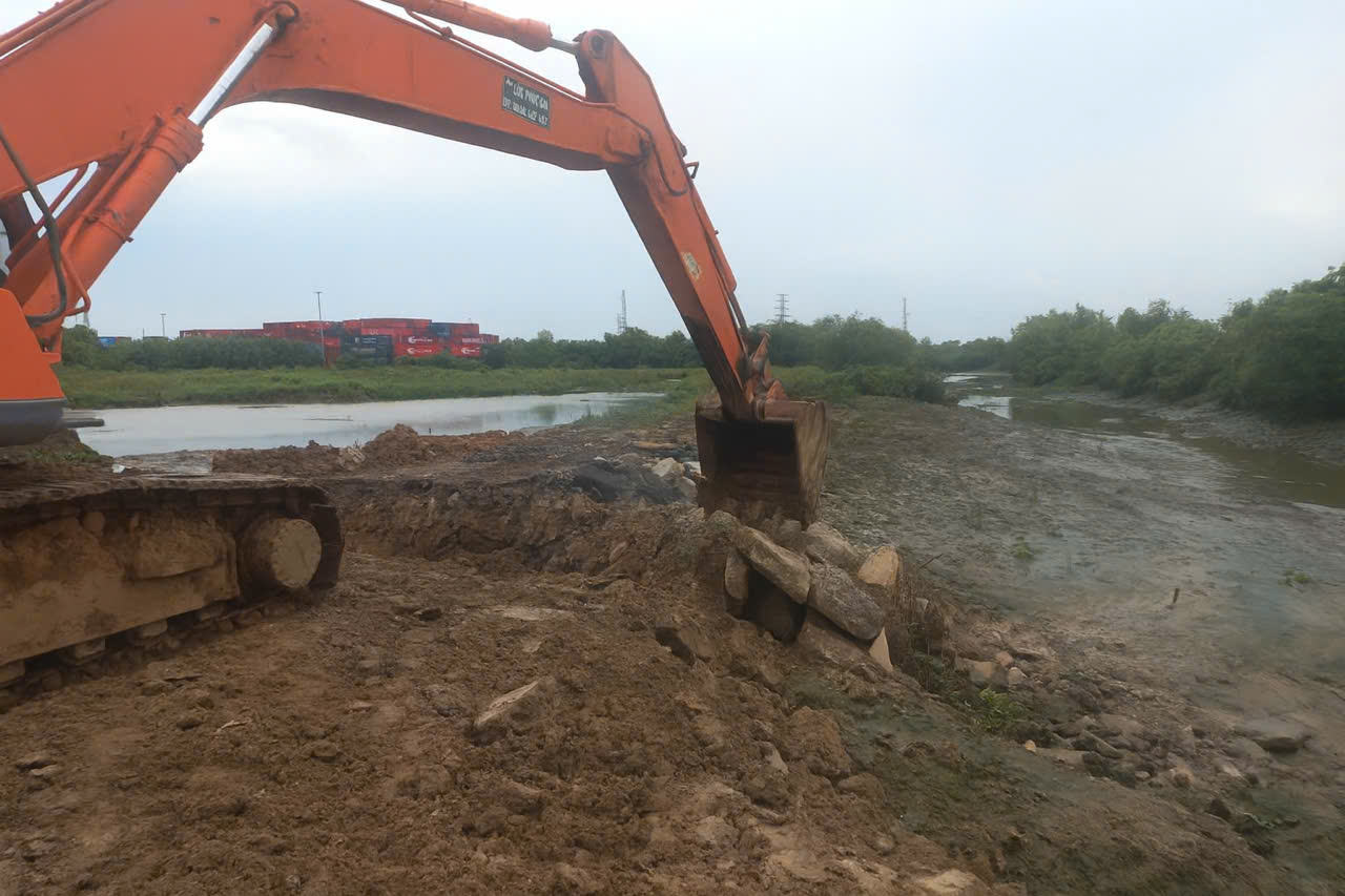 Cơ quan chức năng vào cuộc, xử lý vụ san lấp trái phép 1 Cơ quan chức năng vào cuộc, xử lý vụ san lấp trái phép - Ảnh 1.