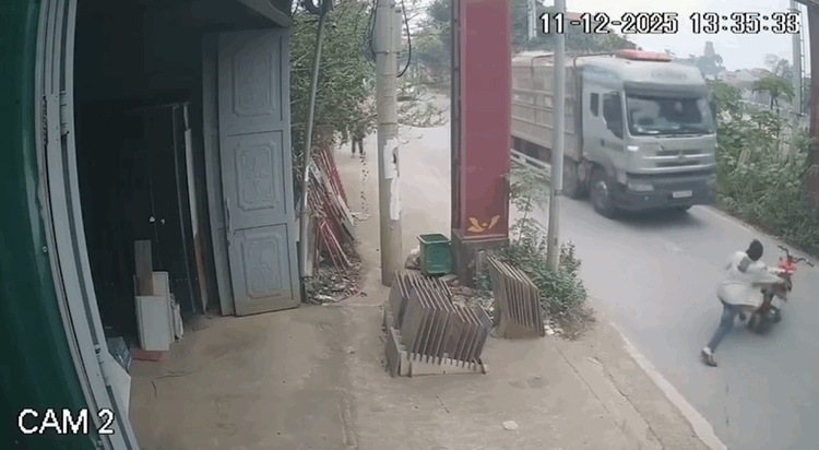 Đẩy đại úy CSGT vào xe tải: Hành vi côn đồ và hậu quả pháp lý nghiêm trọng - Ảnh 2. Đẩy đại úy CSGT vào xe tải: Hành vi côn đồ và hậu quả pháp lý nghiêm trọng - Ảnh 2.