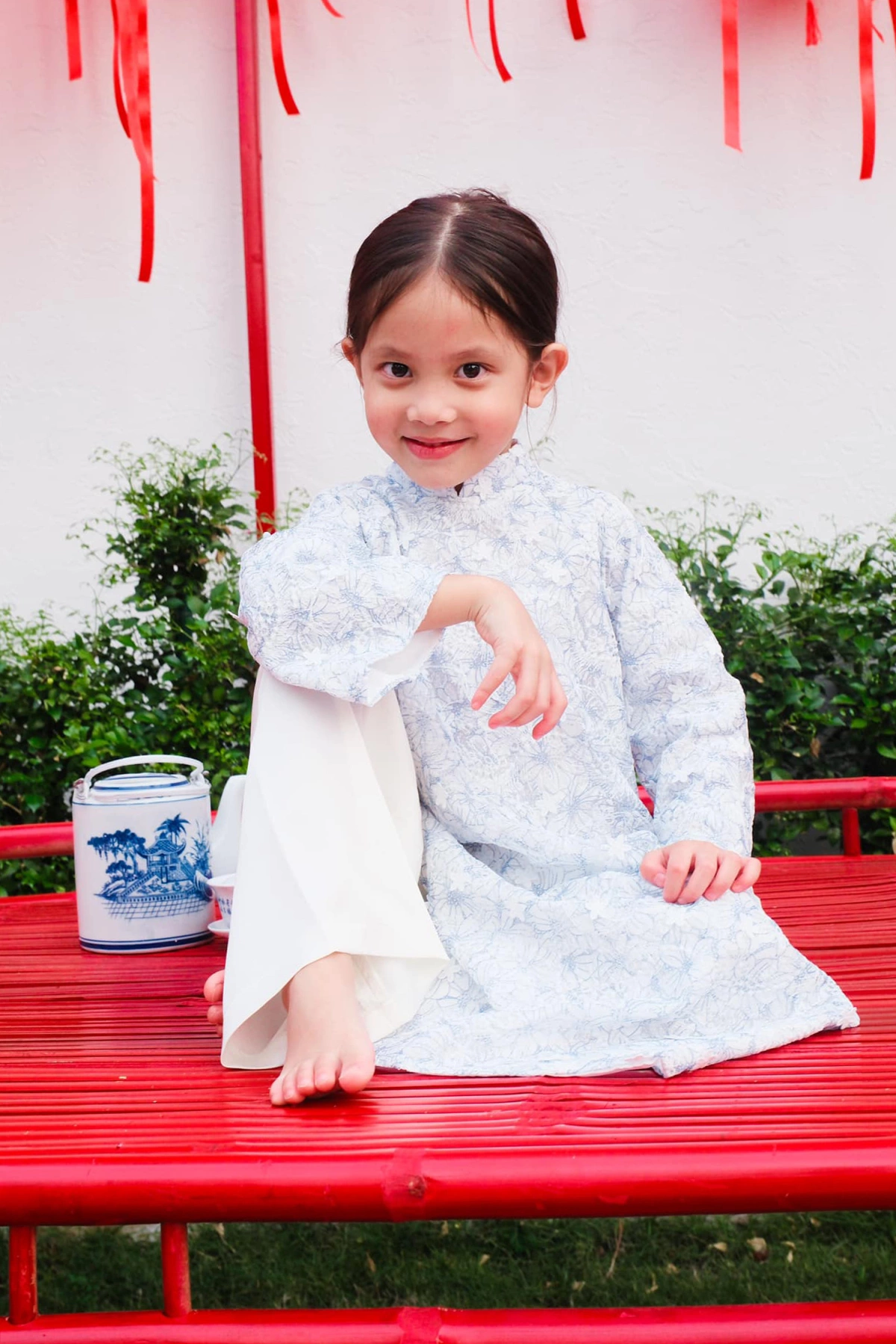 Con gái duy nhất của Hồ Ngọc Hà mới 5 tuổi đã "tài sắc vẹn toàn", ngồi luyện thanh khoe chất giọng khàn y hệt mẹ 5 Nhóc tì có tính cách rất mạnh mẽ, độc lập và quyết đoán.