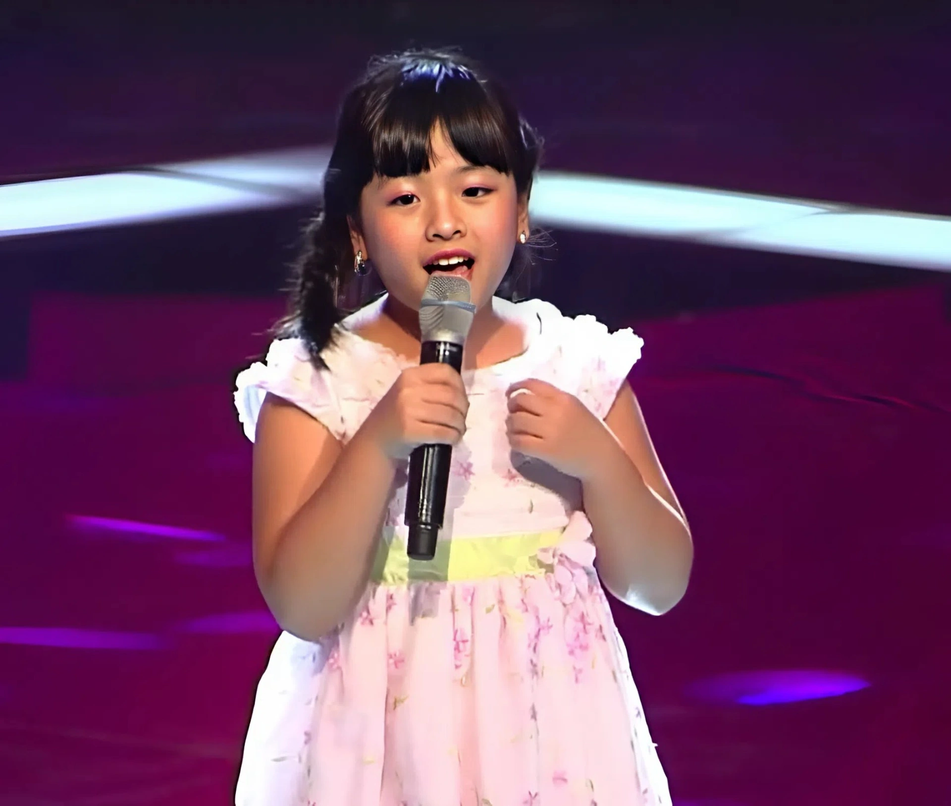 Con gái út của NSƯT Chiều Xuân từng “gây sốt” khi tham gia chương trình “Giọng hát Việt nhí 2013”.