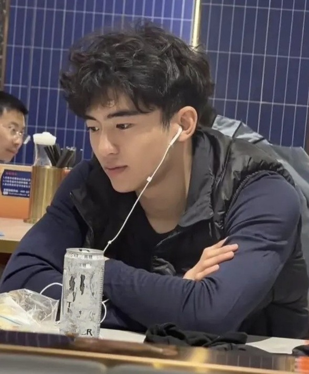 Con trai Bá Chi - Đình Phong gây sốt: Đẹp như tài tử, đỗ đại học danh giá - 1