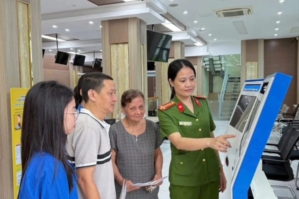 Công an Hải Phòng tăng tốc số hóa dữ liệu dân cư, nâng chất lượng phục vụ - 1