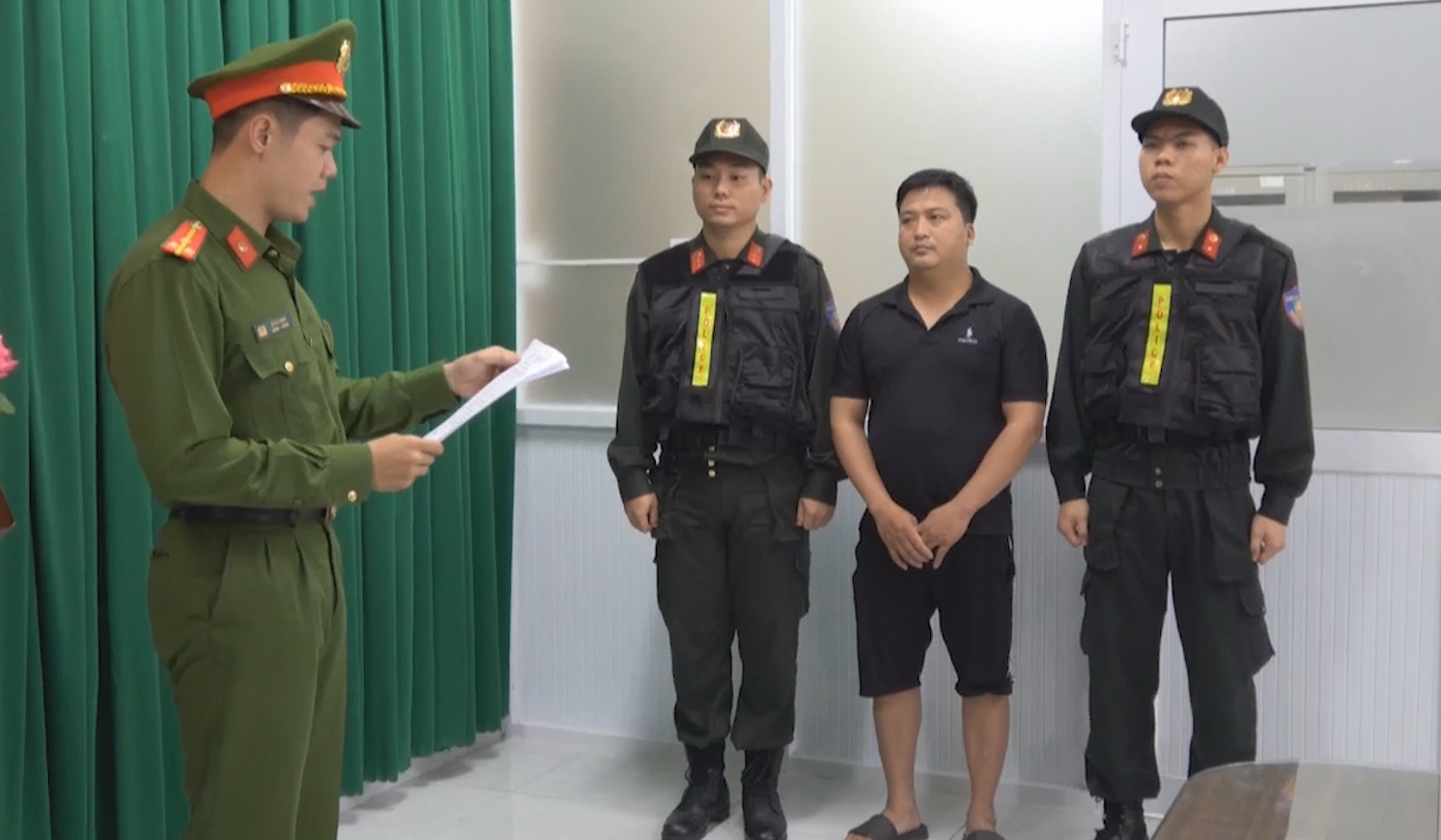 Công an TPHCM bắt Hồ Thành Được - Ảnh 4.