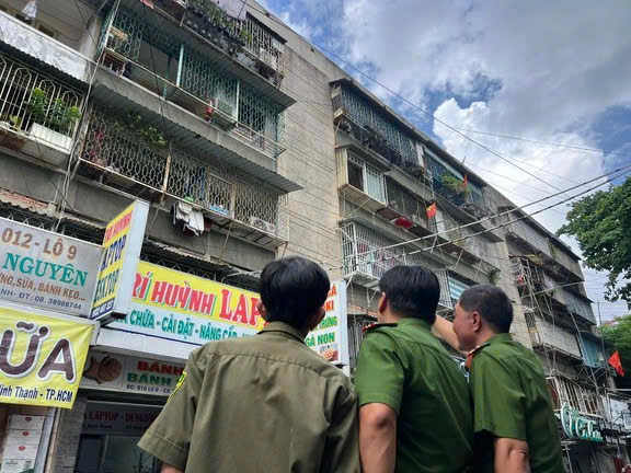 Công an TP.HCM cảnh báo nguy cơ cháy nổ đặc biệt cao tại nhà ở kết hợp kinh doanh- Ảnh 1. Công an TP.HCM cảnh báo nguy cơ cháy nổ đặc biệt cao tại nhà ở kết hợp kinh doanh- Ảnh 1.