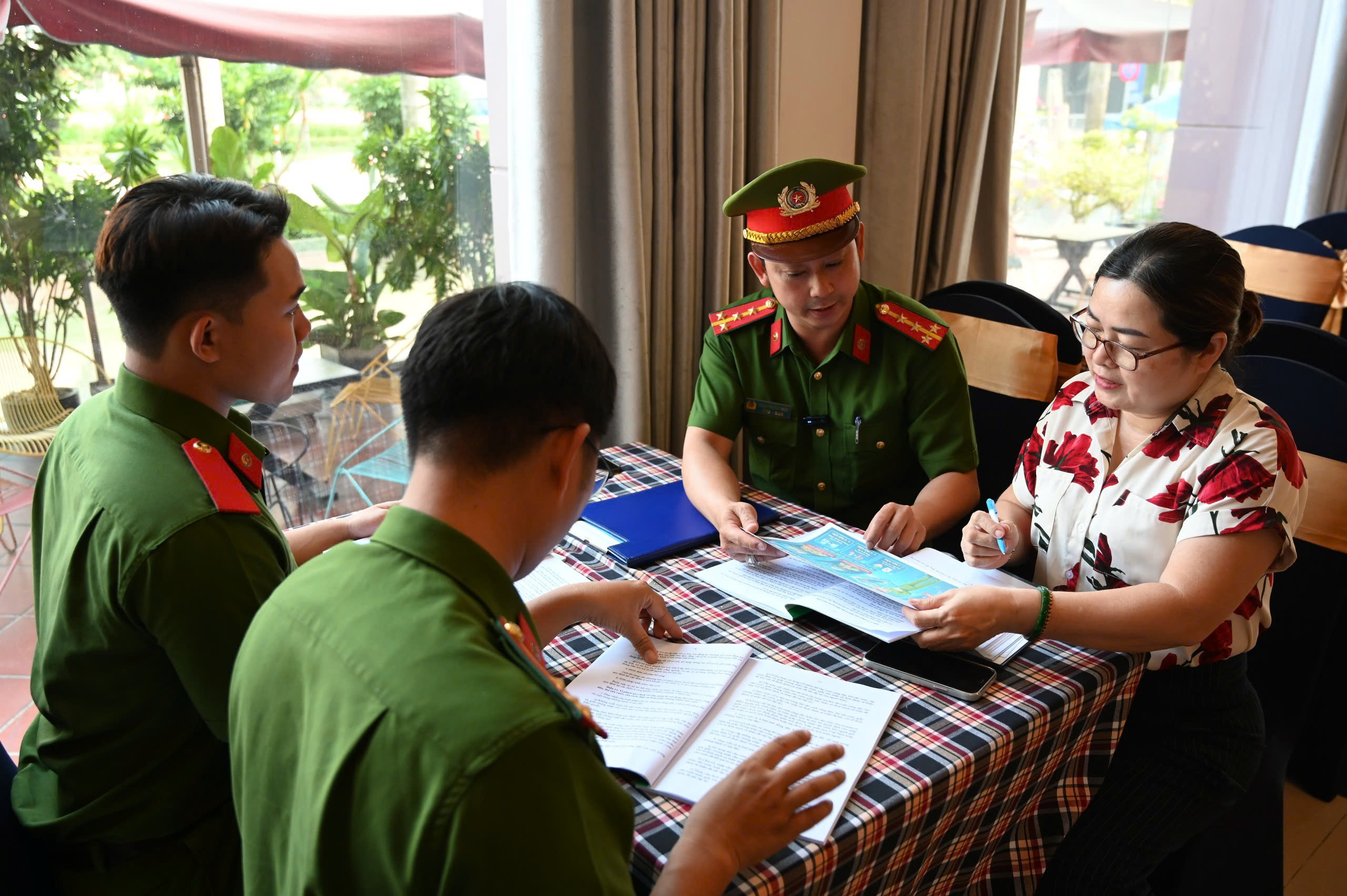 - Ảnh 1. - Ảnh 1.