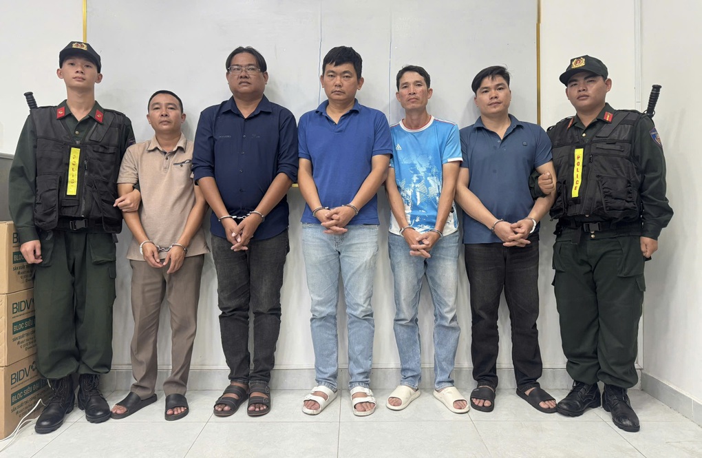 Công an TPHCM ngăn chặn vụ xuất khẩu trái phép 650 tấn khoáng sản - 1