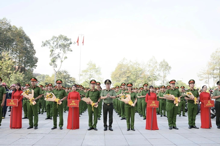 Công an TP.HCM tổng tấn công tội phạm, nâng cao hình ảnh Thành phố an toàn, thân thiện 1 Công an TP.HCM tổng tấn công tội phạm, nâng cao hình ảnh Thành phố an toàn, thân thiện - Ảnh 1.