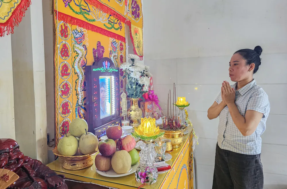 Chị Nhật đề nghị cơ quan chức năng làm rõ về cái chết của chồng. Ảnh: XUÂN HOÁT 1.jpg