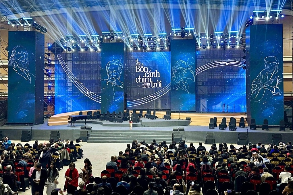 Công an nhận đơn phản ánh về show Về đây bốn cánh chim trời - 1