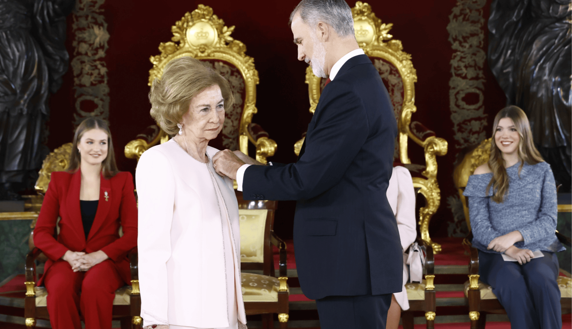 Khung hình quyền lực Hoàng gia Tây Ban Nha với Công chúa Leonor và Vương hậu Sofía - Ảnh 3.