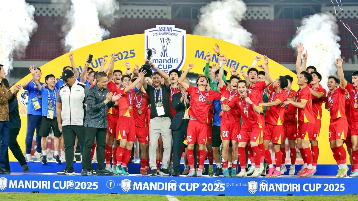 Cu an ba lich su Dong Nam A cua HLV