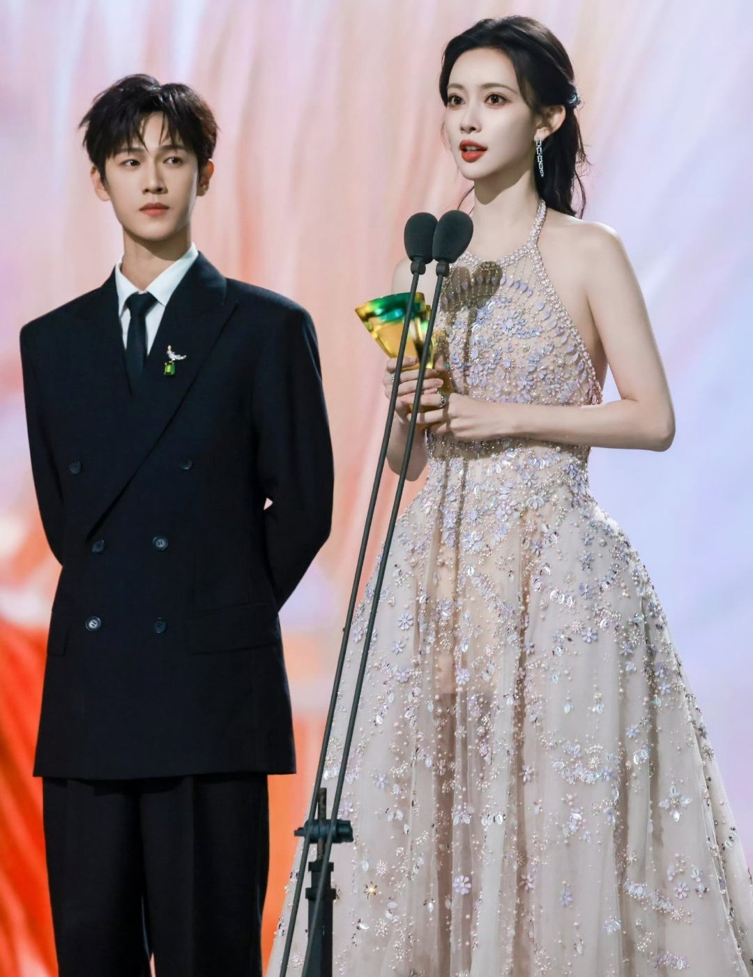 Cú ngã khiến 400 triệu người trầm trồ- Ảnh 1.