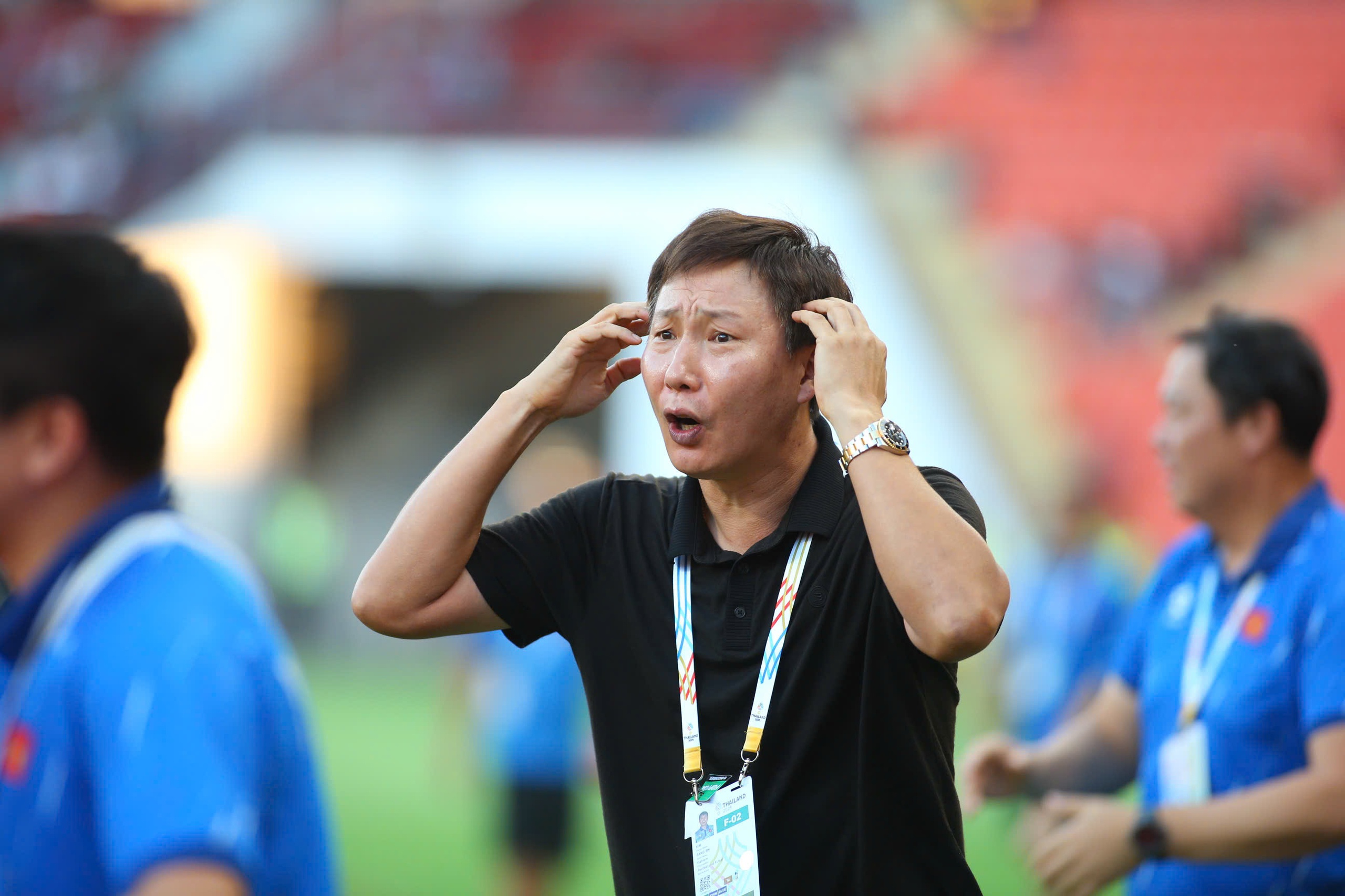 Ngả mũ thán phục thầy Kim: Cứ thay người là U.23 Việt Nam ghi bàn, quá giỏi!- Ảnh 2. Ngả mũ thán phục thầy Kim: Cứ thay người là U.23 Việt Nam ghi bàn, quá giỏi!- Ảnh 2.