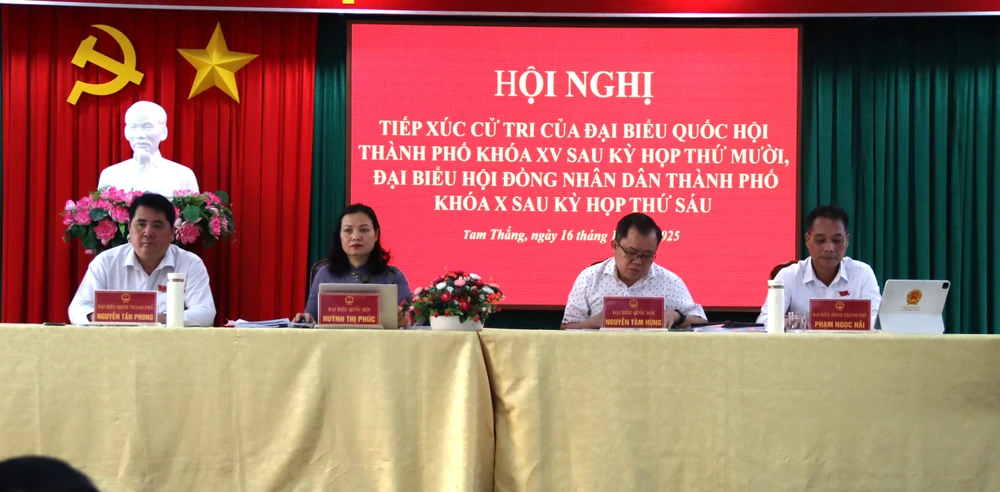 Đoàn Đại biểu Quốc hội TP.HCM tiếp xúc cử tri tại 4 phường Tam Long, Vũng Tàu, Rạch Dừa và Phước Thắng. Ảnh: TK Doan-dai-bieu-quoc-hoi.JPG