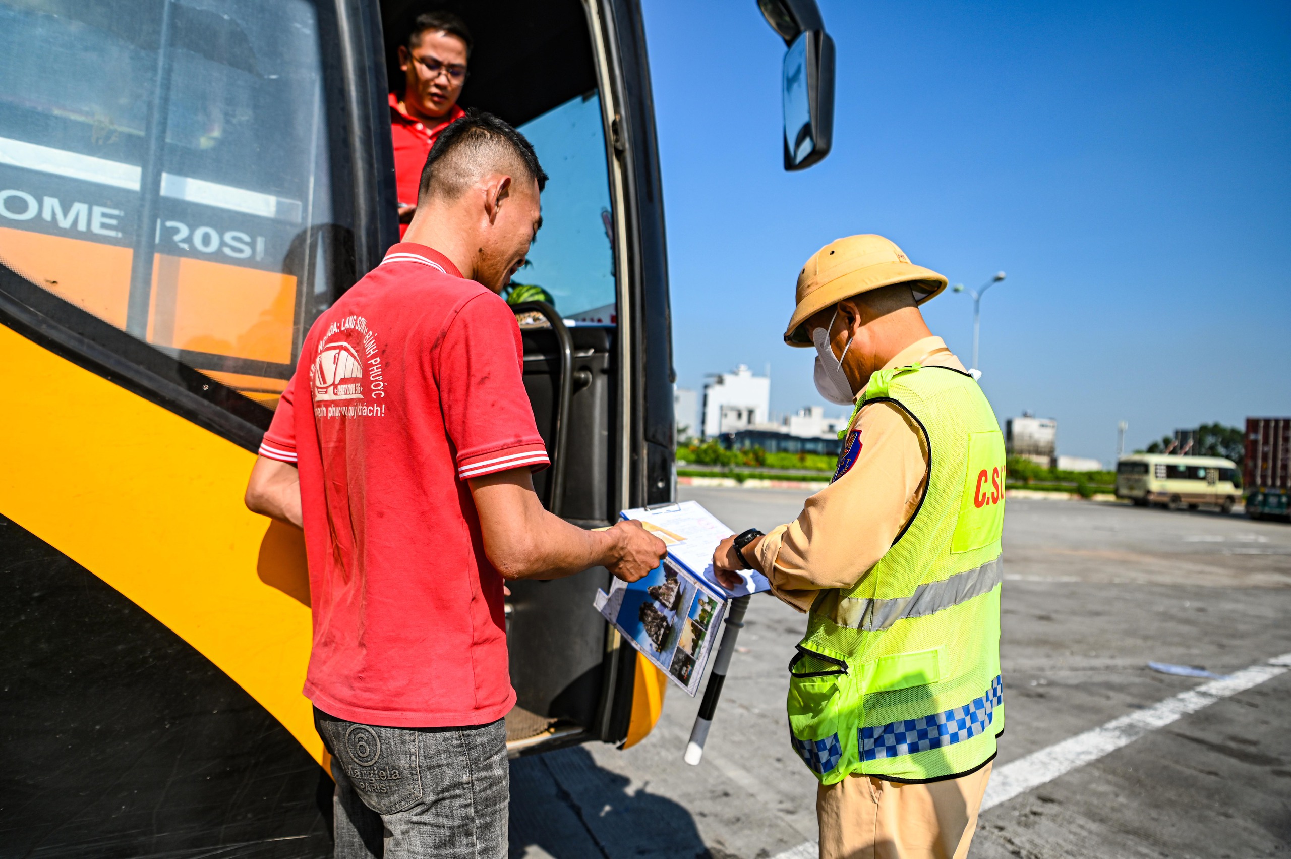 Cục Cảnh sát giao thông tổng kiểm soát xe khách trước khi vào cao tốc từ 10-12 1 xe khách - Ảnh 1.