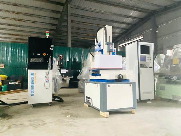 Cục Hải quan khởi tố 2 vụ buôn lậu máy móc đã qua sử dụng- Ảnh 1.