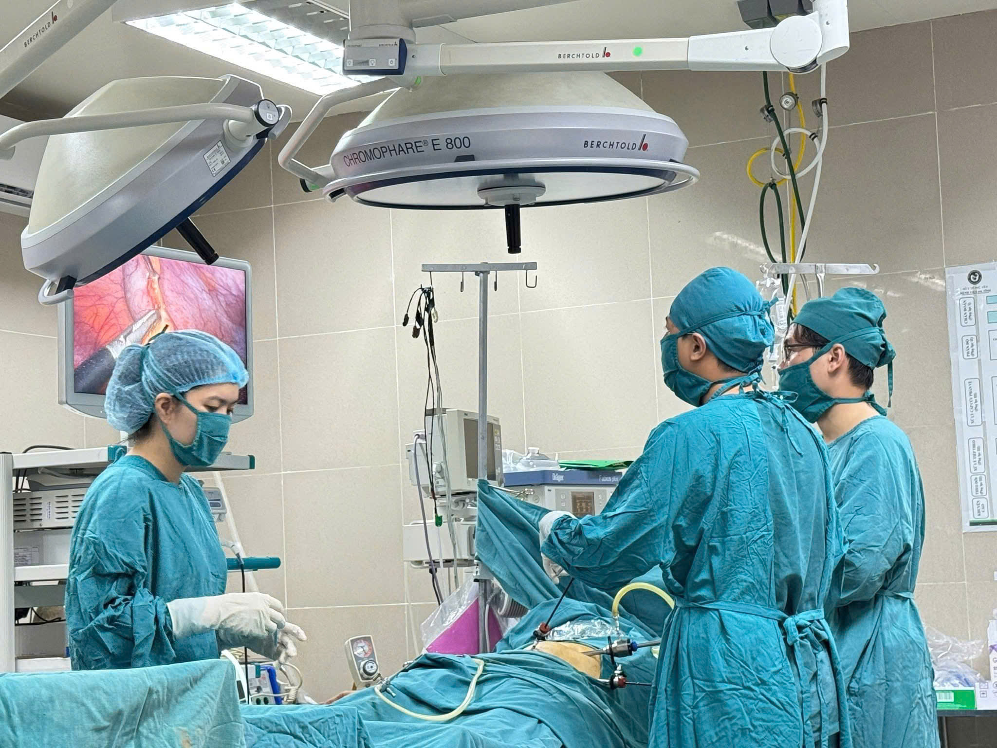 Ngành y tế Trong lũ: Cuộc chiến không ngừng nghỉ giữa thiên tai tại miền Trung - Ảnh 1. Ngành y tế Trong lũ: Cuộc chiến không ngừng nghỉ giữa thiên tai tại miền Trung - Ảnh 1.