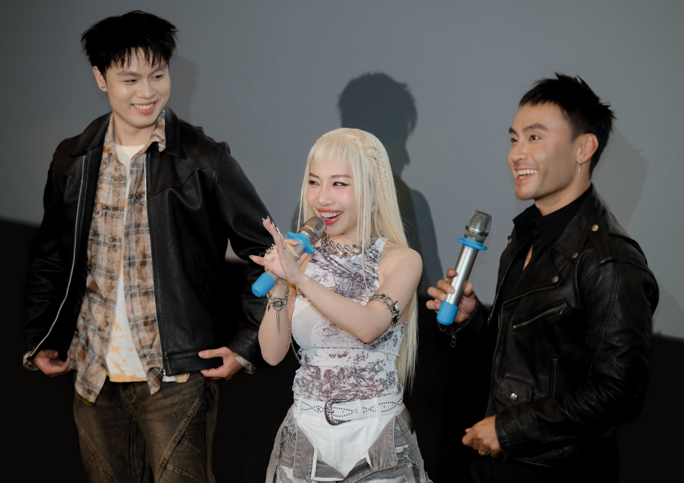 Cuộc gọi sau 10 năm khiến nữ ca sĩ suýt khóc- Ảnh 1.