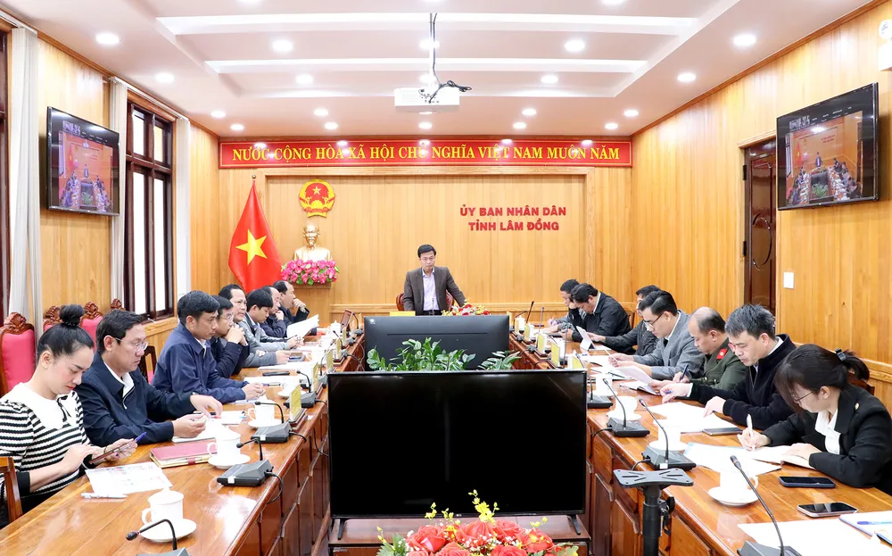 Ông Đinh Văn Tuấn, Phó Chủ tịch UBND tỉnh Lâm Đồng chủ trì cuộc họp. Ảnh TTD cao nguyên Di Linh