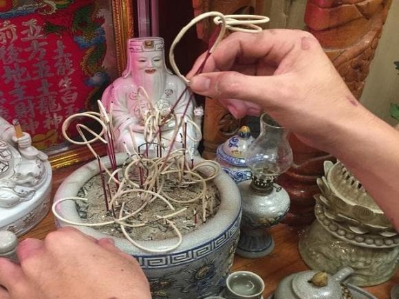 Cuối năm bát hương xuất hiện 3 dấu hiệu này, gia chủ nên xem lại ngay- Ảnh 1.