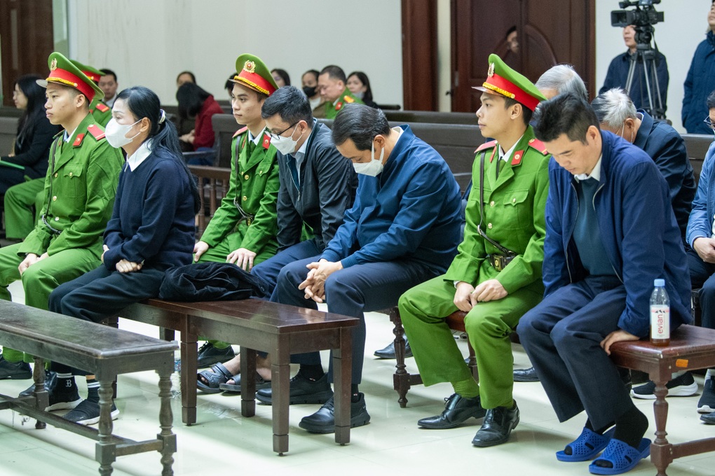 Cựu Bí thư Tỉnh ủy Vĩnh Phúc cũ Hoàng Thị Thúy Lan nghẹn ngào xin giảm án - 1