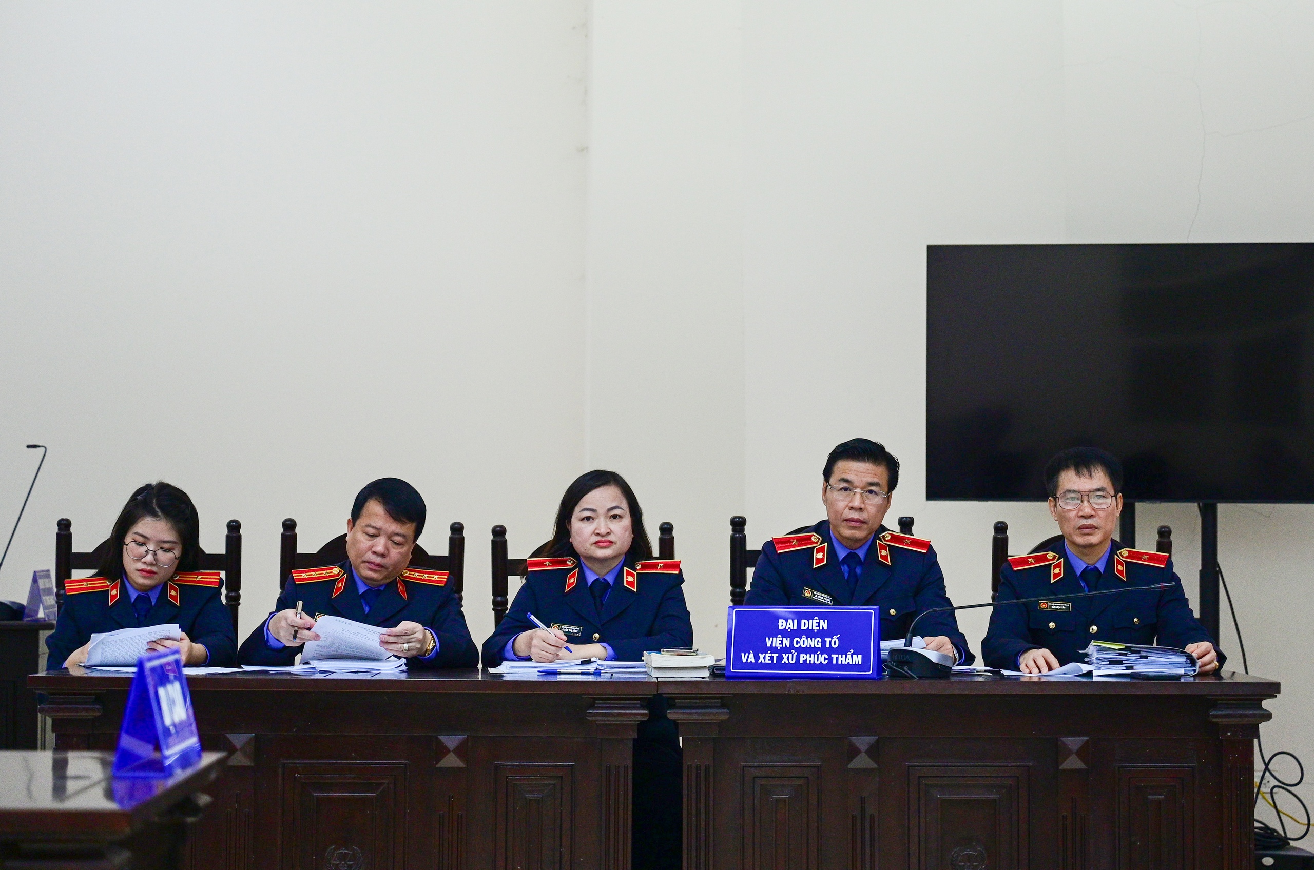 Cựu Chủ tịch Tập đoàn Thuận An rút 1 phần kháng cáo, 'không bị ai ép buộc'- Ảnh 4. Cựu Chủ tịch Tập đoàn Thuận An rút 1 phần kháng cáo, 'không bị ai ép buộc'- Ảnh 4.