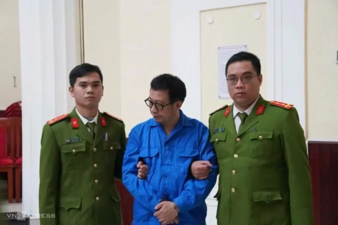 Giám đốc Đại học Huế nâng khống học phí 2,6 triệu đồng/học viên