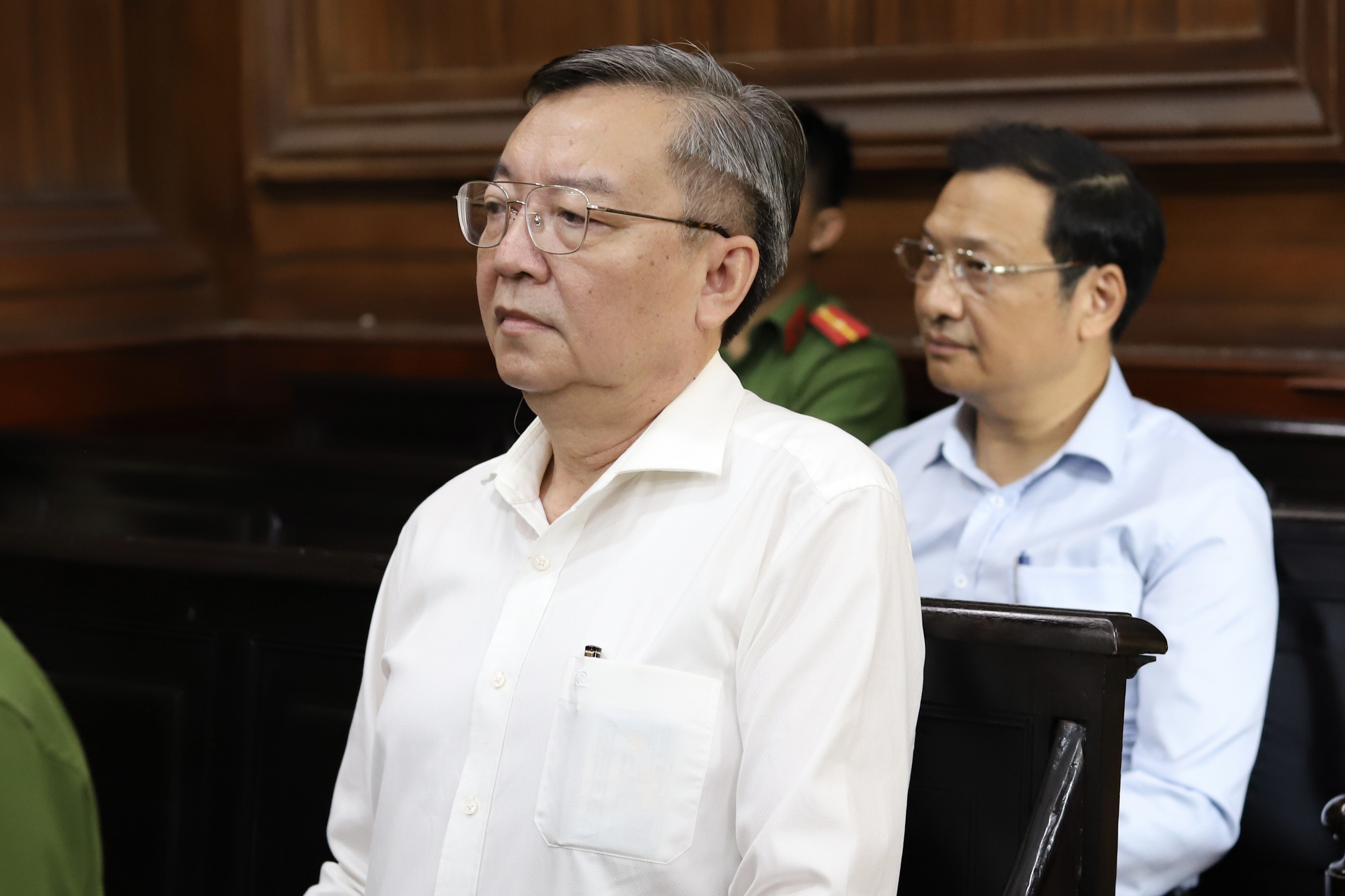 Cựu giám đốc Sở GD-ĐT TPHCM gây thiệt hại hơn 142 tỉ đồng, nhận án treo  - Ảnh 1.