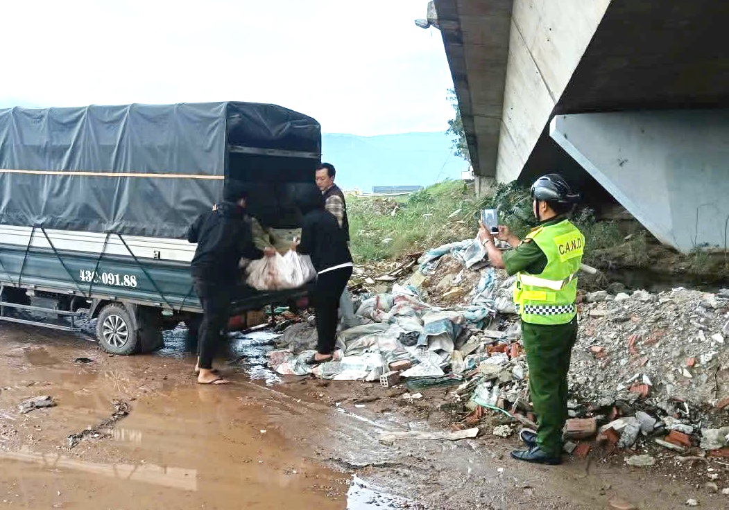 Đà Nẵng 'tìm' chỗ cho người dân đổ xà bần, ngăn tình trạng lén lút đổ trộm- Ảnh 1.