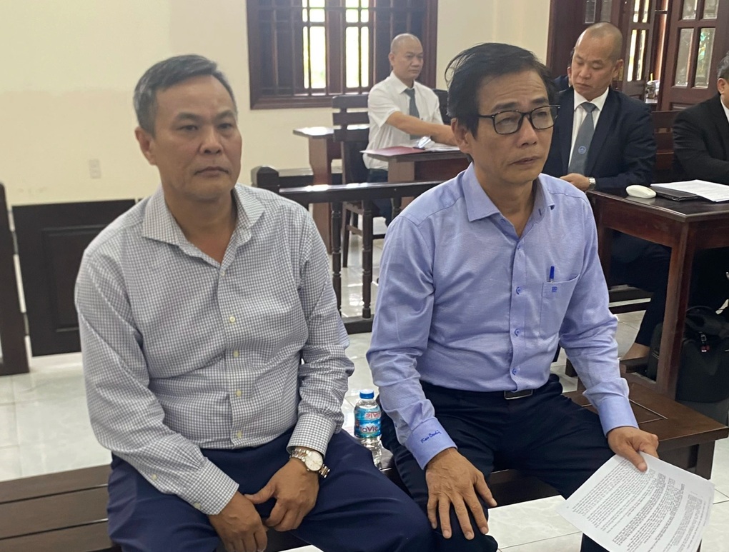 Đã được đình chỉ, cựu Bí thư Bến Cát vẫn được triệu tập đến tòa - 1