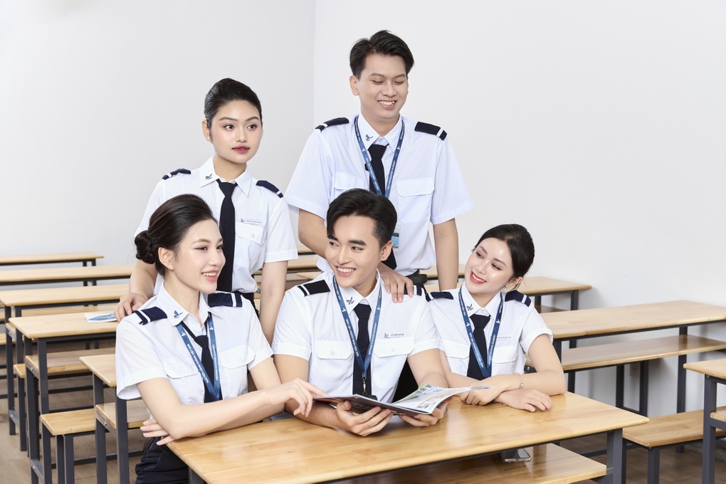 Da mặt không bị mụn nặng mới được xét tuyển vào một ngành học hot - 1