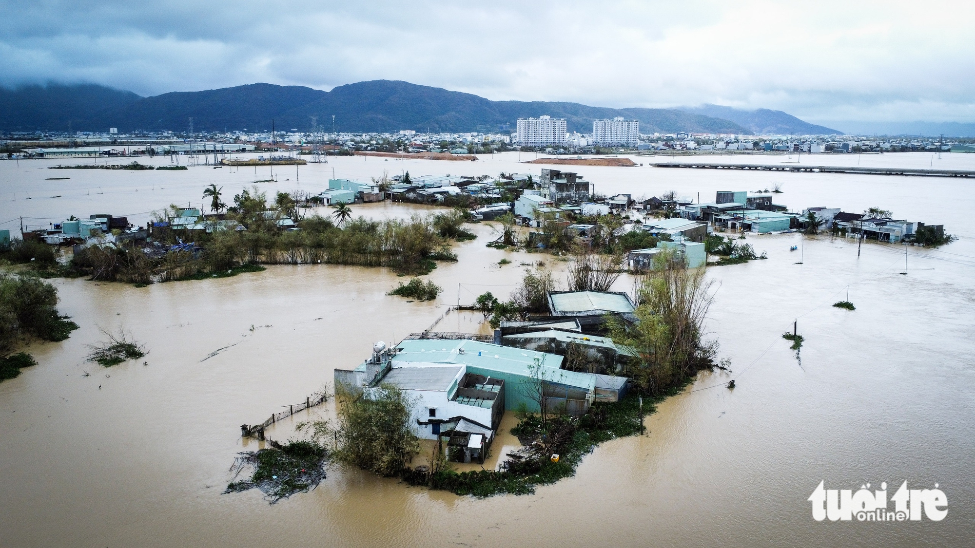 Đại biểu HĐND Gia Lai chất vấn vụ lũ lên nhanh, gây thiệt hại nặng cho Quy Nhơn, Tuy Phước 1 Gia Lai - Ảnh 1.