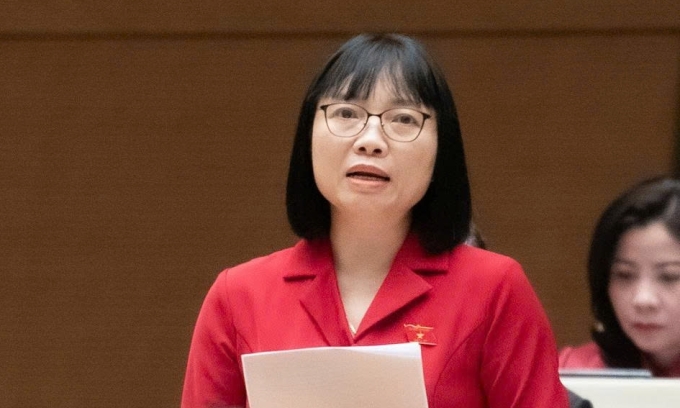 Phó đoàn đại biểu TP Hải Phòng Nguyễn Thị Việt Nga phát biểu sáng 3/12. Ảnh: Media Quốc hội