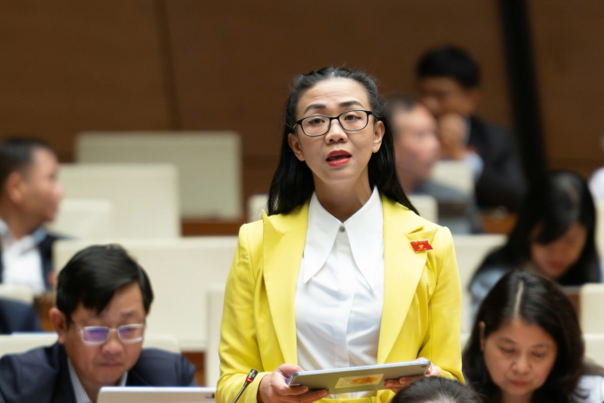 Đại biểu Trịnh Thị Tú Anh (chuyên trách Đoàn Lâm Đồng). Ảnh: Hoàng Phong