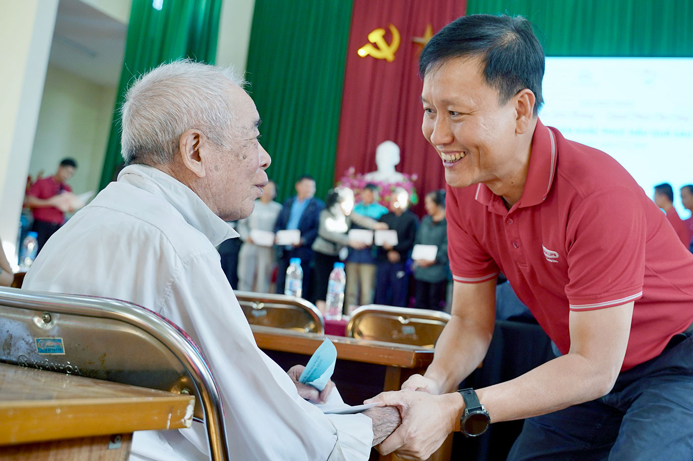 Dai-ichi Life Việt Nam hỗ trợ 3.8 tỉ đồng giúp cuộc sống người dân sau thiên tai- Ảnh 1.