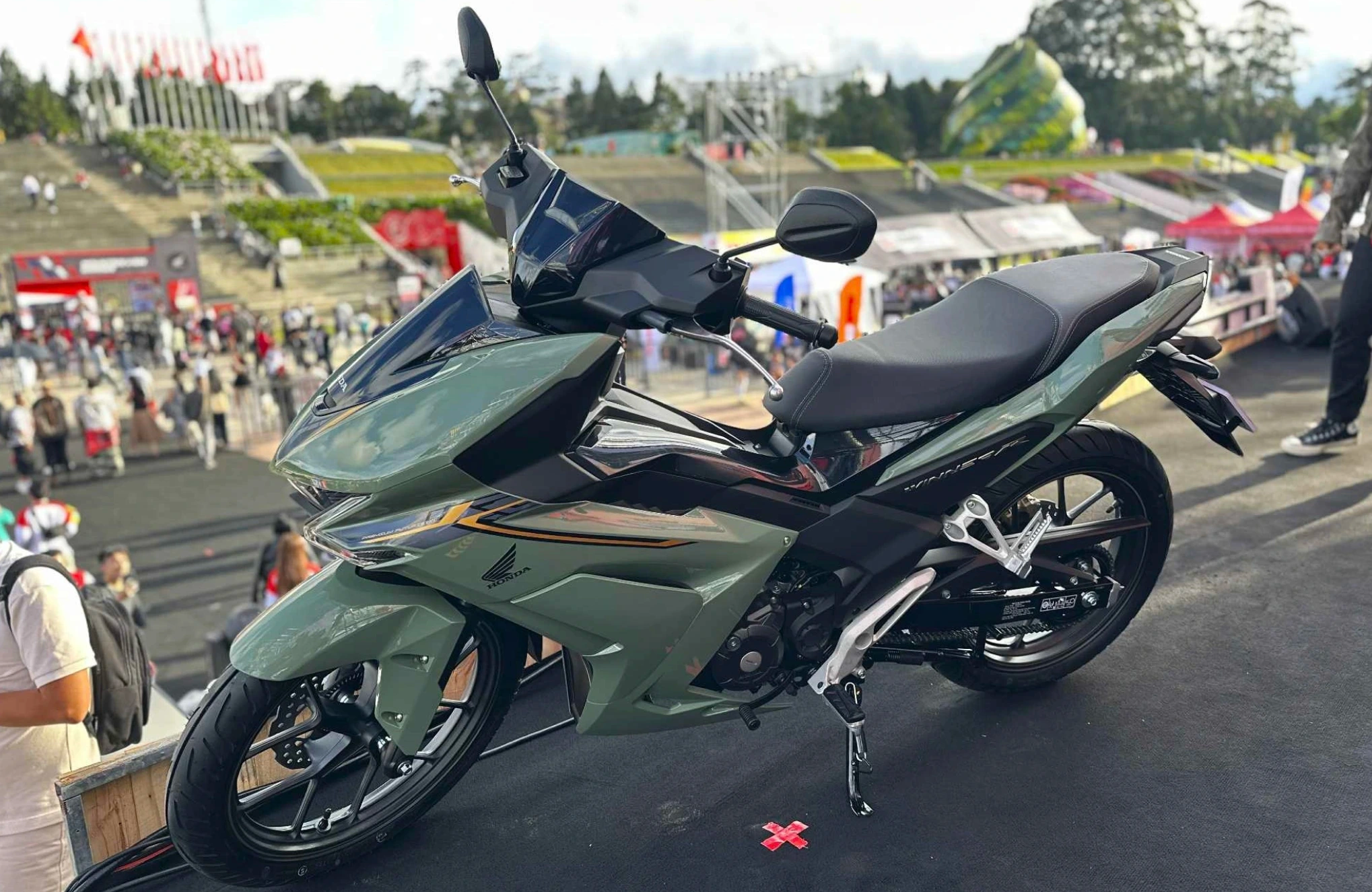 Đại lý dồn dập ưu đãi, giảm giá bán Honda Winner R 1 Đại lý dồn dập ưu đãi, giảm giá bán Honda Winner R - Ảnh 1.